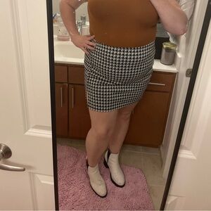 Fashion Nova Black and White Houndstooth Mini Skirt